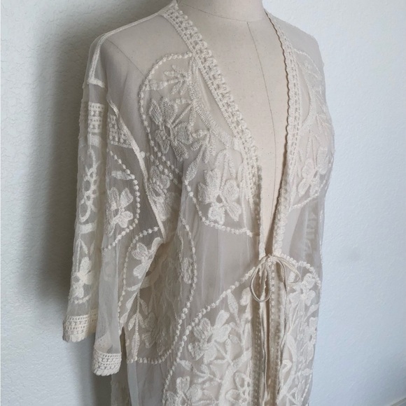 Windsor Ivory Lacey Embroidered Robe - Picture 7 of 12